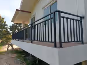 ผลงาน รับติดตั้งราวกั้นกระจก ราวระเบียงกันตก ราวบันไดกระจกเทมเปอร์ - glass-railing-3.jpg