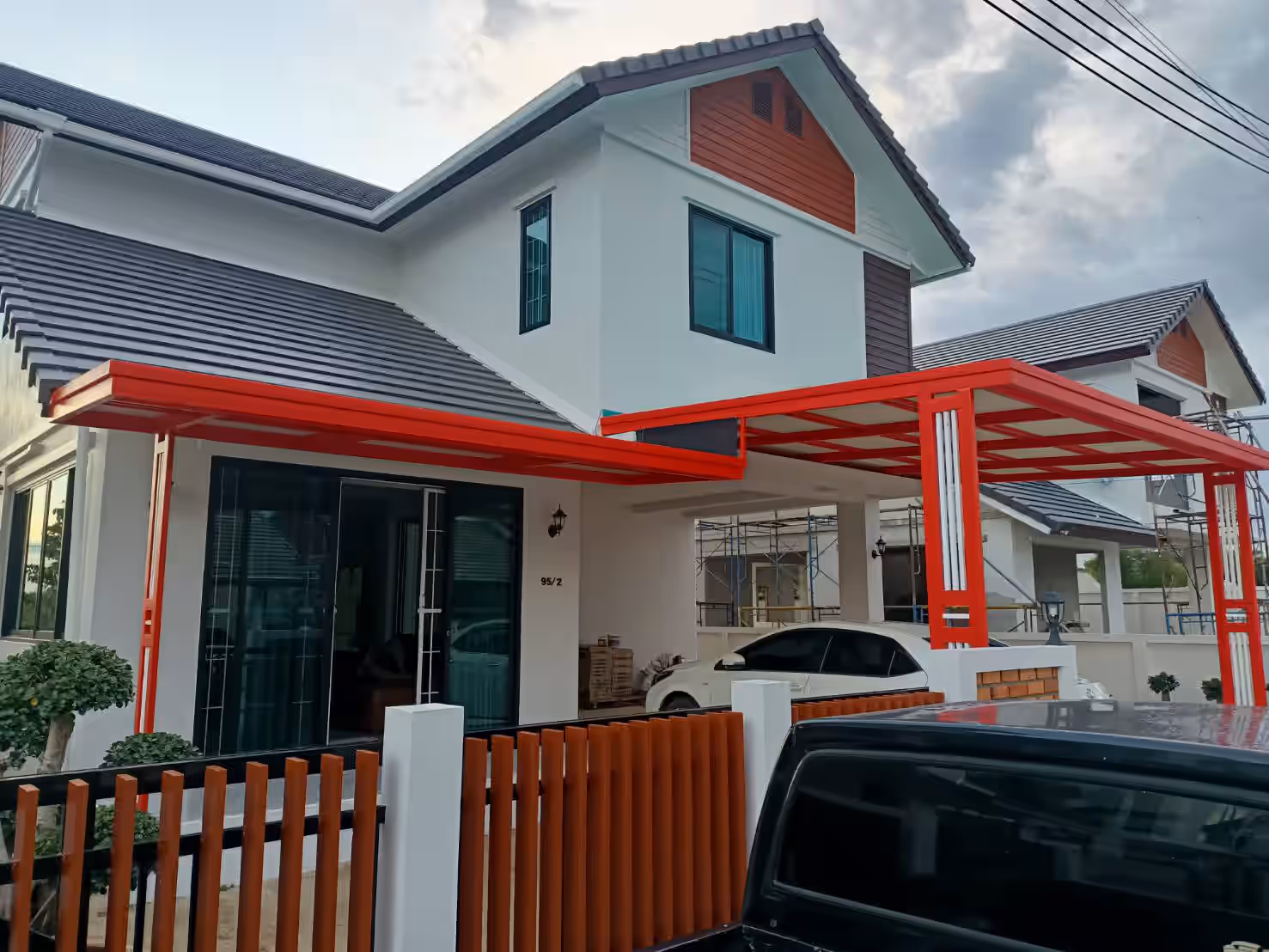 ผลงาน รับติดตั้งราวกั้นกระจก ราวระเบียงกันตก ราวบันไดกระจกเทมเปอร์ - glass-railing-7.jpg