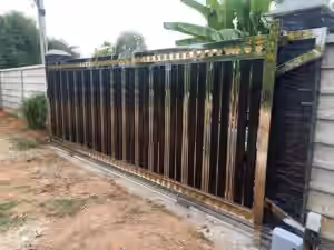 ผลงาน รับติดตั้งราวกั้นกระจก ราวระเบียงกันตก ราวบันไดกระจกเทมเปอร์ - glass-railing-2.jpg